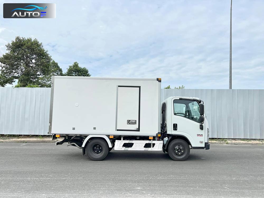 Xe tải Isuzu QKR 230 thùng kín composite (1.9t - 2.3t) dài 3.6 mét